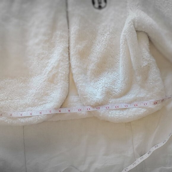 Disney White Black Sherpa Shrug Jacket Mickey Mouse  Patch Adult  Size XS - Picture 10 of 12